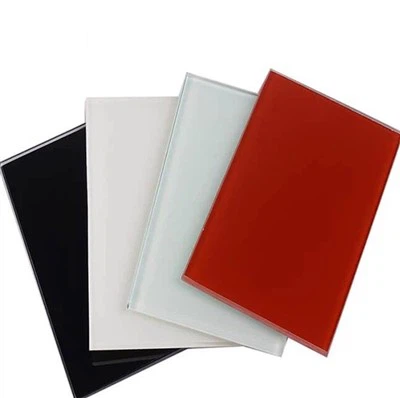 Vitlackerat glas till garderob